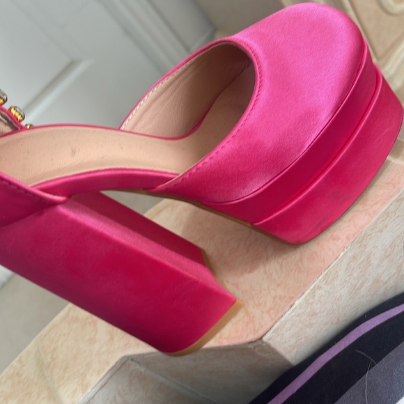 🩷 Pink Shoes! - Picture 7 of 9